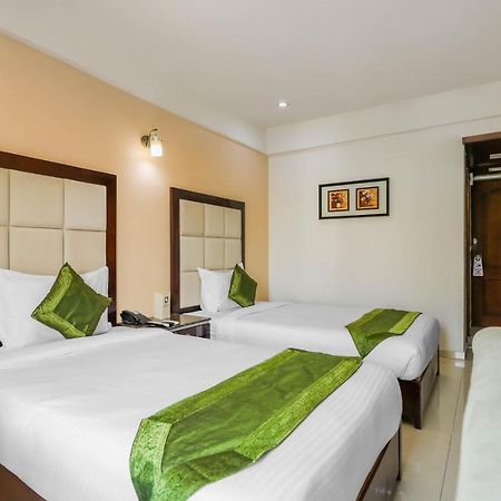 Treebo Trend Hotel Parker Ahmedabad Eksteriør billede