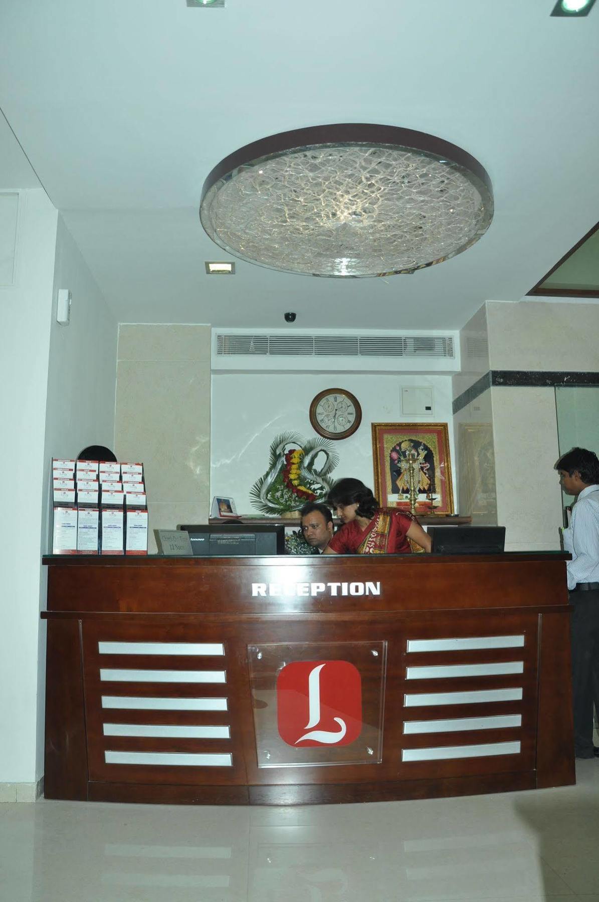 Treebo Trend Hotel Parker Ahmedabad Eksteriør billede