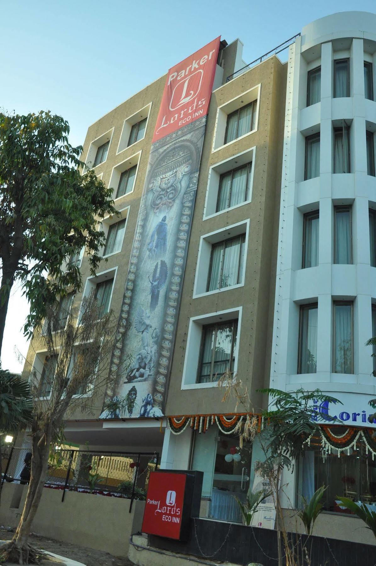 Treebo Trend Hotel Parker Ahmedabad Eksteriør billede