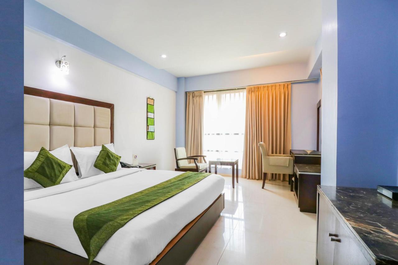 Treebo Trend Hotel Parker Ahmedabad Eksteriør billede