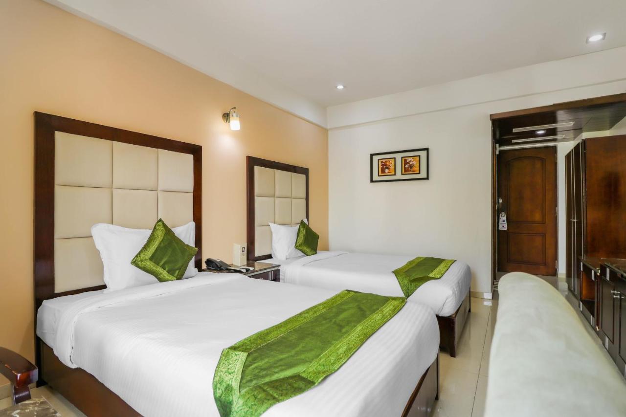 Treebo Trend Hotel Parker Ahmedabad Eksteriør billede