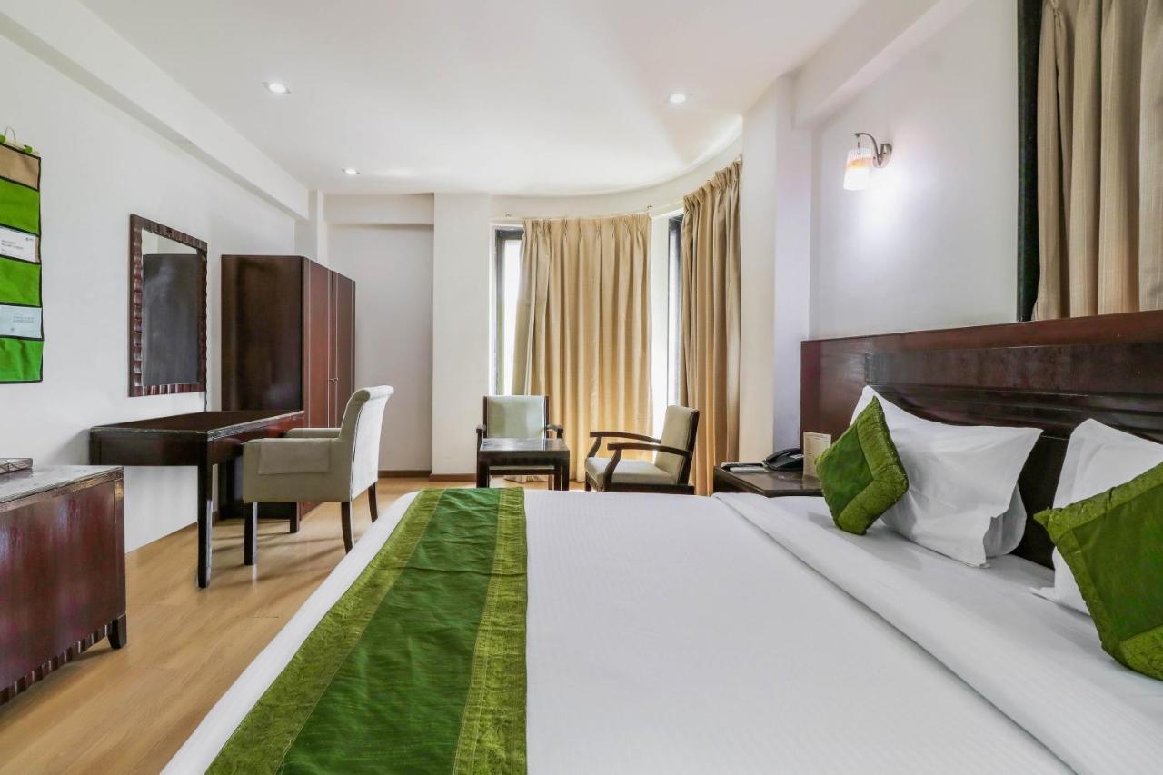 Treebo Trend Hotel Parker Ahmedabad Eksteriør billede