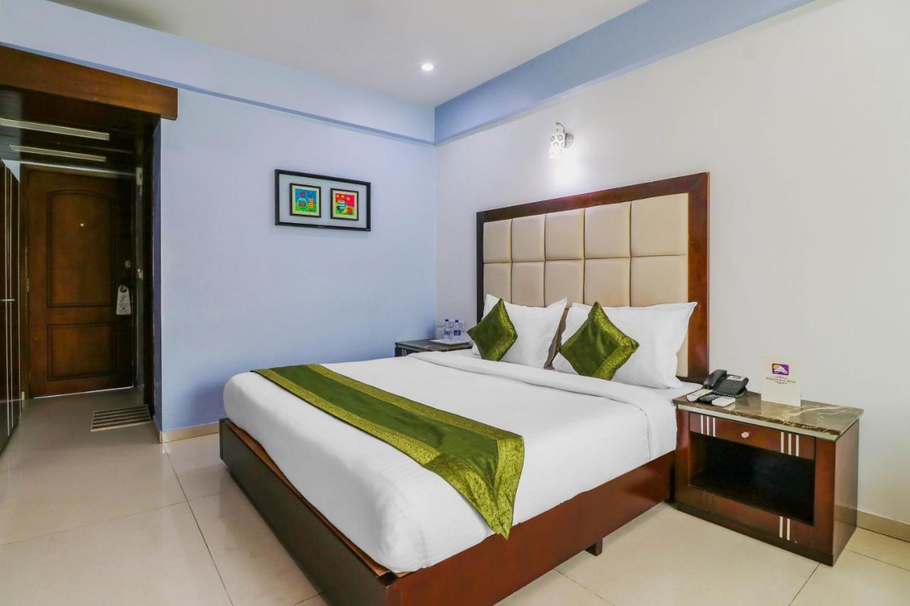 Treebo Trend Hotel Parker Ahmedabad Eksteriør billede