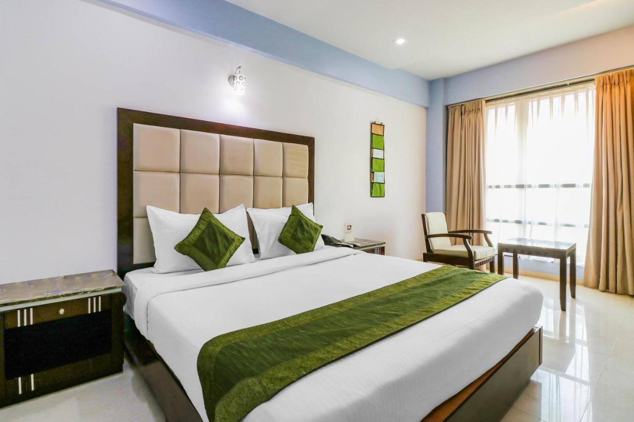 Treebo Trend Hotel Parker Ahmedabad Eksteriør billede