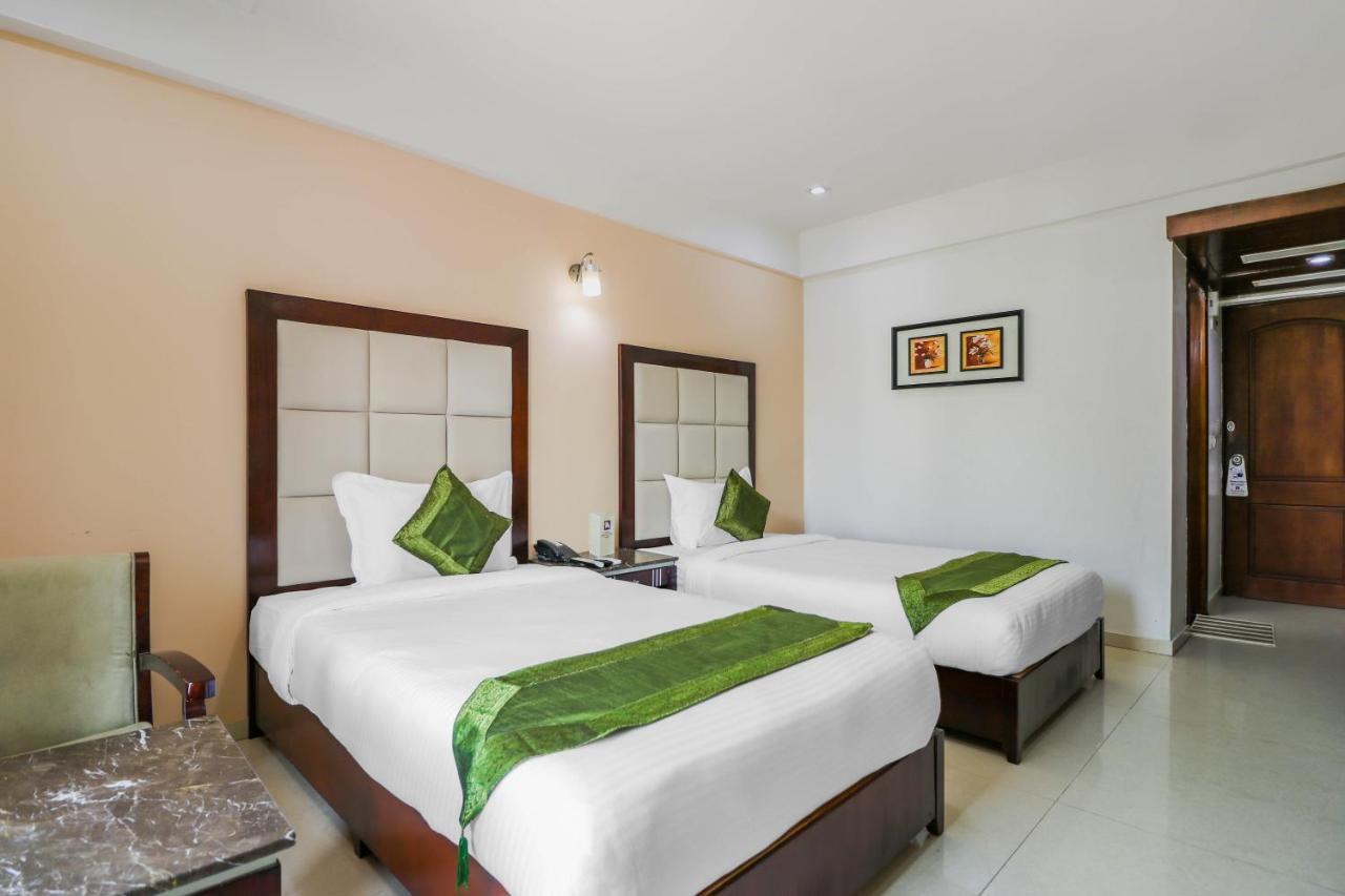 Treebo Trend Hotel Parker Ahmedabad Eksteriør billede