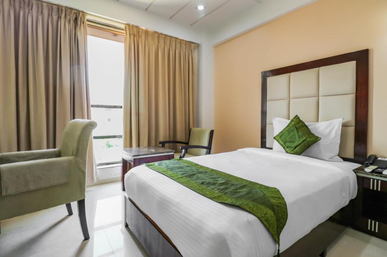 Treebo Trend Hotel Parker Ahmedabad Eksteriør billede